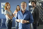 (v.l.n.r.) Elena Lange (Annika Ernst); Kirsten Maybach (Haley Louise Jones); Stefan Tremmel (Rolf Kanies); Felix "Einstein" Winterberg (Tom Beck) (v.l.n.r.) Elena Lange (Annika Ernst); Kirsten Maybach (Haley Louise Jones); Stefan Tremmel (Rolf Kanies); Felix "Einstein" Winterberg (Tom Beck)