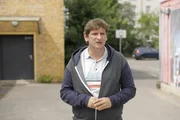 Lars (Sebastian Schwarz) Lars (Sebastian Schwarz)