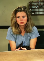 Vivi (Annette Frier) wartet auf ihre Verhandlung - die Frauen haben entschieden, Gericht &uuml;ber sie zu halten.