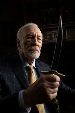 Harlan Thrombey (Christopher Plummer)