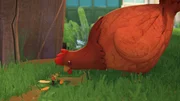 Arrietty wehrt sich mit einer Orangenschale gegen das Huhn.