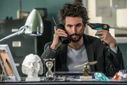 Back to basics: Um seine Forschung an der Universit&auml;t zu sch&uuml;tzen, nutzt Einstein (Tom Beck) nur noch abh&ouml;rsichere Technik.