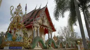 Heilige, Drachen, Elefanten: Der buddhistische Tempel Wat Salak Phet ist reich verziert, das Gotteshaus wurde erst vor gut zehn Jahren erbaut.