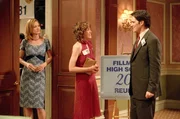 L-R: Dharma (Jenna Elfman), Sandy (Tracey Ellis) und Greg (Thomas Gibson) L-R: Dharma (Jenna Elfman), Sandy (Tracey Ellis) und Greg (Thomas Gibson)