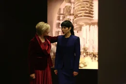 Monday (Noomi Rapace, r.) mit Nicolette Cayman (Glenn Close, l.), einer Bef&uuml;rworterin der Ein-Kind-Politik.