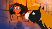 Yakari hat in einer H&ouml;hle Unterschlupf vor den Raben gefunden und bittet sein Pony Kleiner Donner um Hilfe.