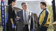 Bei einem Angelturnier auf einem Bostoner See wird ein Teilnehmer in seinem Boot von einem Armbrustbolzen getroffen und stirbt. V.l.: Jane Rizzoli (Angie Harmon, l.), Vince Korsak (Bruce McGill) und Skeet Martin (Lochlyn Munro).