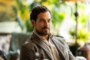 Cole Ellis (Giacomo Gianniotti)