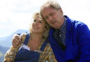 Nach anf&auml;nglicher herzlicher Abneigung kommen sich Ariane Ostler (Michaela May) und Bernhard Maiwald (G&uuml;nther Maria Halmer) langsam n&auml;her. Weiteres Bildmaterial finden Sie unter www.br-foto.de.