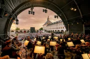 Eine Aufnahme vom MDR Musiksommer Er&ouml;ffnungskonzert im Schloss Friedenstein in Gotha am 17.06.2023 mit dem MDR-Sinfonieorchester unter der Leitung von Chefdirigent Dennis Russell Davies.