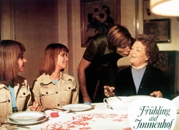 "Fr&uuml;hling auf Immenhof". Im Bild: Birgit Westhausen, Bettina Westhausen, Horst Jansen, Katharina Brauren.