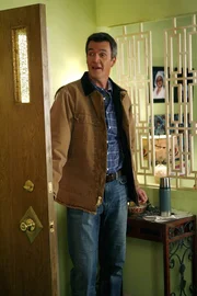 Eigentlich ist es Mikes (Neil Flynn) Schuld, dass die Eingangst&uuml;r kaputt geht, doch Frankie besteht darauf, dass Axl sie reparieren soll ...