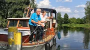 Werner Svejda und Birgit Krause-Schmidt machen die Leinen los. Mit ihrem Boot wollen sie den Nordosten Deutschlands vom Wasser aus erkunden.