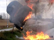 Bei einem Bombenanschlag auf sein Auto wird Kommissar Wallander gl&uuml;cklicherweise nur leicht verletzt.