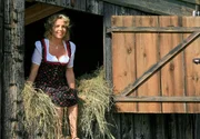 Ariane Ostler (Michaela May) genie&szlig;t das Landleben in vollen Z&uuml;gen.