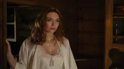 Evie (Eleanor Tomlinson)