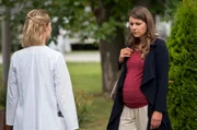 Janina May (Xenia Tiling, r.) ist Patientin bei Julia Berger (Mirka Pigulla, l.) im Kinderwunschzentrum. Sie hat nicht nur ihren Ehemann belogen, sondern auch ihre Ärztin. Janina May (Xenia Tiling, r.) ist Patientin bei Julia Berger (Mirka Pigulla, l.) im Kinderwunschzentrum. Sie hat nicht nur ihren Ehemann belogen, sondern auch ihre Ärztin.