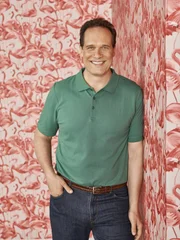 Greg Otto (Diedrich Bader)
