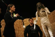 Brennan (Emily Deschanel) und Booth (David Boreanaz) finden im Grusellabyrinth eines Freizeitparks stark mumifizierte Leichen, bei denen es sich um die K&ouml;rper von zwei vermissten jungen M&auml;dchen handelt. Ein drittes M&auml;dchen wird gesucht...  +++