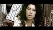 Amy Winehouse im Musikvideo "Rehab".
