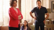 Die Fassade des angeblichen Familiengl&uuml;cks beginnt zu br&ouml;ckeln: Es stellt sich heraus, dass Pamela (Joan Cusack) und Kevin Burton (Peter Strauss) ihrer Adoptivtochter Mackenzie (Bailee Madison) einen Computerchip in den Arm implantieren lie&szlig;en.