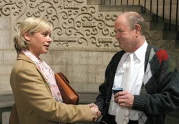 Die Kinderanw&auml;ltin Judith Kemp (Jennifer Nitsch) findet in Richter Krug (Dieter Mann) einen wichtigen Mitstreiter.