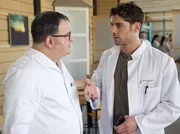 Hans-Peter Brenner (Michael Trischan, l); Dr. Niklas Ahrend (Roy Peter Link, r.)