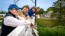 Gut gelaunt (v. li. n. re.): August (Gustav Peter Wo?hler), Paul (Hendrik von Bu?ltzingslo?wen), Sarah (Kristina Maria Peters) und Thomas (Zhenja Isaak).