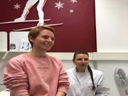 Von links: L&Atilde;&curren;uferin Steffi Platt und Sportmedizinerin Claudia R&Atilde;&para;mer engagieren sich f&Atilde;&frac14;r mehr Sensibilisierung f&Atilde;&frac14;r das &acirc;&euro;žRED S&acirc;&euro;&oelig;-Syndrom bei Frauen im Leistungssport und im ambitionierten Hobbysport.