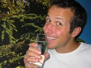 Willi Weitzel untersucht, wie das Wasser in den Hahn kommt. Dazu macht er sich auf den Weg zu den M&uuml;nchner Stadtwerken.