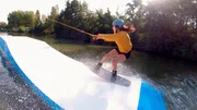 Kurz vor dem Absprung auf der Wakeboarding-Anlage in Langenfeld.