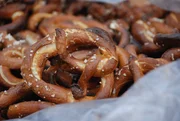 EPISODE 6 - PEARLS, PRETZELLS, GONDOLAS EPISODE 6 - PEARLS, PRETZELLS, GONDOLAS