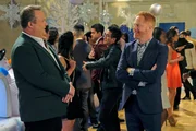 L-R: Cameron Tucker (Eric Stonestreet), Mitchell Pritchett (Jesse Tyler Ferguson)
