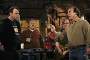 Jim (Jim Belushi, r.) hat sich für den Junggesellenabschied von seinem Kumpel Danny (Dan Aykroyd, l.) etwas ganz Besonderes ausgedacht, doch was werden Andy (Larry Joe Campbell, M.) und die anderen Teilnehmer dazu sagen? Jim (Jim Belushi, r.) hat sich für den Junggesellenabschied von seinem Kumpel Danny (Dan Aykroyd, l.) etwas ganz Besonderes ausgedacht, doch was werden Andy (Larry Joe Campbell, M.) und die anderen Teilnehmer dazu sagen?