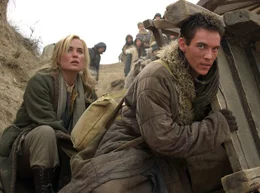 George (Jonathan Rhys Meyers) und Lee (Radha Mitchell) f&uuml;hren einen Fl&uuml;chtlingstreck mit 60 Waisenkindern an.