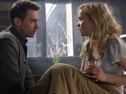 George (Jonathan Rhys Meyers) hat sich in die Krankenschwester Lee (Radha Mitchell) verliebt.