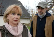 Charlotte Baumgart (Ursela Monn) hat ihre Kur abgebrochen, da sie sich Sorgen um die Gesundheit und die Beziehung ihrer Tochter macht. Gro&szlig;e Sorgen macht sich auch ihr Mann Georg (Gunter Scho&szlig;) - Charlottes Krebs gilt noch nicht als geheilt.