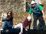 Die jungen Hip-Hop-Künstel Kim und Tessa Achtermann und Can auf Dover Castle. Die jungen Hip-Hop-Künstel Kim und Tessa Achtermann und Can auf Dover Castle.