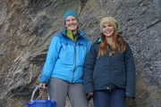 Mit Biologin Franziska hat Anna (rechts) in der Schweiz zwei Bartgeier ausgewildert.
