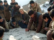 Die amerikanische Sanit&auml;terin Lee Pearson (Radha Mitchell) befindet sich in einem Track chinesischer Fl&uuml;chtlinge.