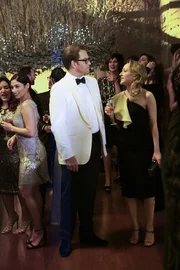 M&ouml;chten auf einer Party Nella Westers rechten Hand und ihrem Rivalen, die beide als Zeugen im Prozess geladen sind, befragen: Bull und Marissa.