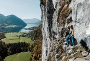 Johanna Hiemer und Protagonist beim Klettern w&auml;hrend ServusTV's &bdquo;Bergwelten: &Ouml;sterreichs Bergseen - Eine sportliche Reise durchs Land&ldquo; bei den Lahngangseen, im Auseerland, Steiermark, &Ouml;sterreich am 06. Oktober 2022.