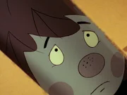 Pumuckl will dem Nachbarskind einen Schrecken einjagen. Meister Eder findet das gar nicht gut, deshalb sperrt er den Pumuckl in eine Kiste. Doch dann kommen Nachbarskinder mit einer Katze - und die jagt dem Pumuckl selbst einen ordentlichen Schrecken ein.