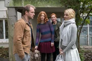 Überraschung: Sandy (Isabell Gerschke, recgrs), Haukes große Liebe, taucht plötzlich wieder auf. Jule (Marleen Lohse) und Lona (Henny Reents) finden es spannend. Überraschung: Sandy (Isabell Gerschke, recgrs), Haukes große Liebe, taucht plötzlich wieder auf. Jule (Marleen Lohse) und Lona (Henny Reents) finden es spannend.