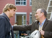 Philosophieprofessor Lothar von Hardenberg (Hans Klima, re.) traut seinem Studenten das Studium der Philosophie nicht zu und legt ihm nahe, es doch lieber mit einer physischen Studienrichtung wie Sport zu probieren.