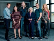 Im Bild (v.li.): Helmut Bohatsch (Franz Wolfahrt), Maria Happel (Dr. Franziska Beck), Stefan J&uuml;rgens (Carl Ribarski), Brigitte Kren (Dr. Henriette Wolf), Michael Steinocher (Simon Steininger), Lilian Klebow (Penny Lanz).