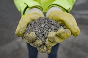 Ein &ouml;sterreichisches Unternehmen stellt aus Abfall Betongranulat her - die Basis f&uuml;r nachhaltigen Beton.