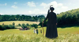 Nanny McPhee (Emma Thompson) ist stets dort, wo sie gebraucht wird. Jetzt sind es Celia (Rosie Taylor-Ritson, l.), Megsie (Lil Woods, M.) und Vincent (Oscar Steer, r.), die etwas f&uuml;rs  Leben lernen k&ouml;nnen.