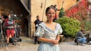 Checkerin Marina als Zofe am Filmset des M&auml;rchenfilms "Die verkaufte Prinzessin".