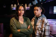 Haben ein schwieriges Verh&auml;ltnis: Paula (Samantha Mumba) und ihr Sohn Fergus (Rohan Nedd).